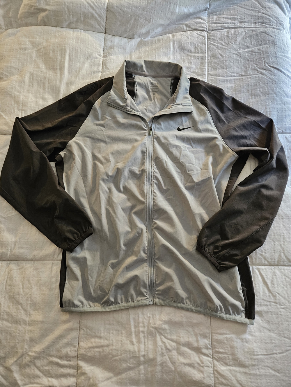 Nike Two-Tone Unisex Zip-Up Windbreaker in Light Gray and Dark Gray Size Large